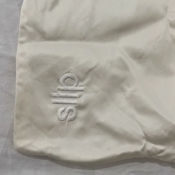 slip | Accessories | Slip White Queen Zippered Pillowcase  display picture 1